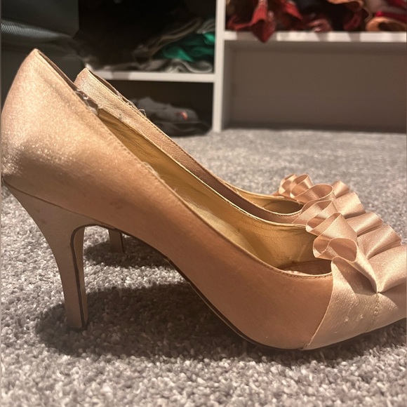 Nina Gold Peep Toe Ruffle size 6.5 - Picture 4 of 4